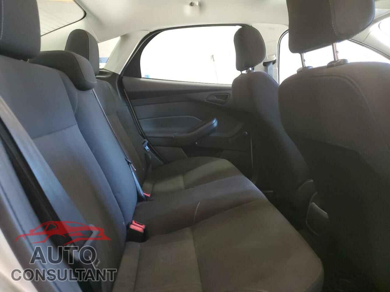 FORD FOCUS 2015 - 1FADP3E29FL372944