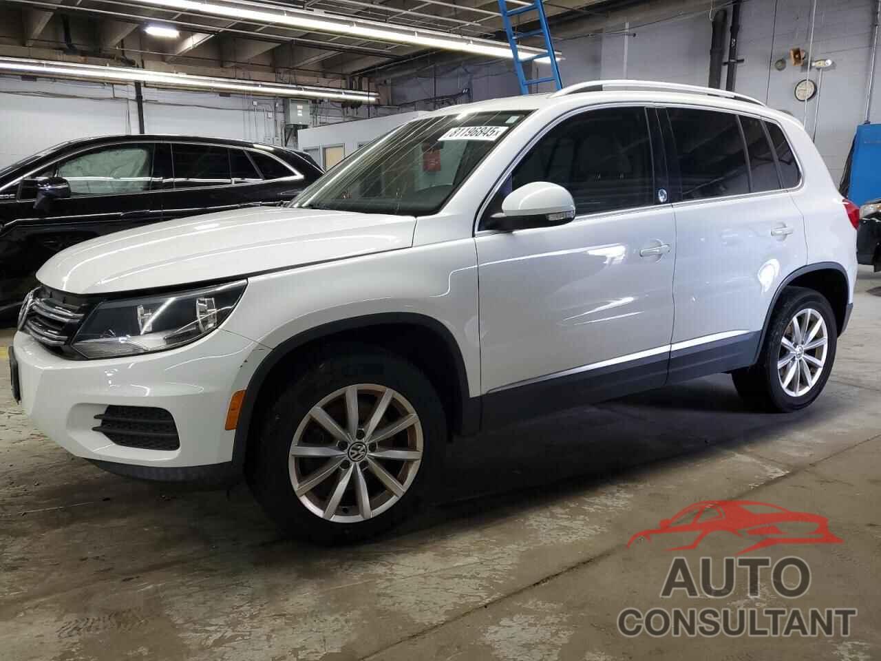 VOLKSWAGEN TIGUAN 2017 - WVGSV7AX4HK016261