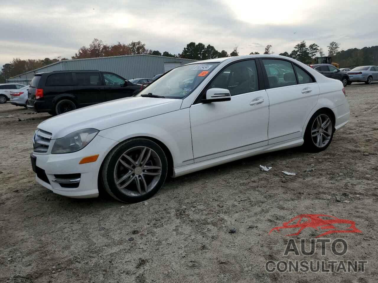 MERCEDES-BENZ C-CLASS 2013 - WDDGF4HB2DR270896