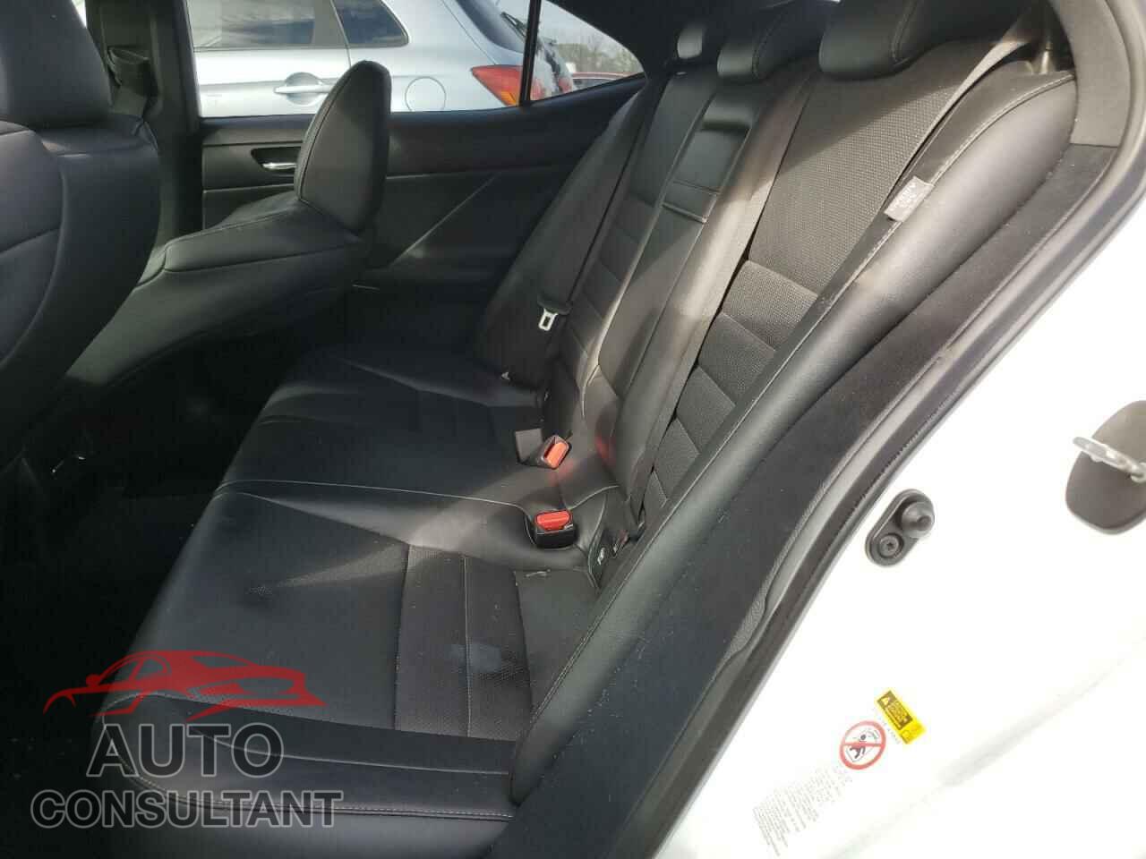 LEXUS IS 2016 - JTHBA1D2XG5010151