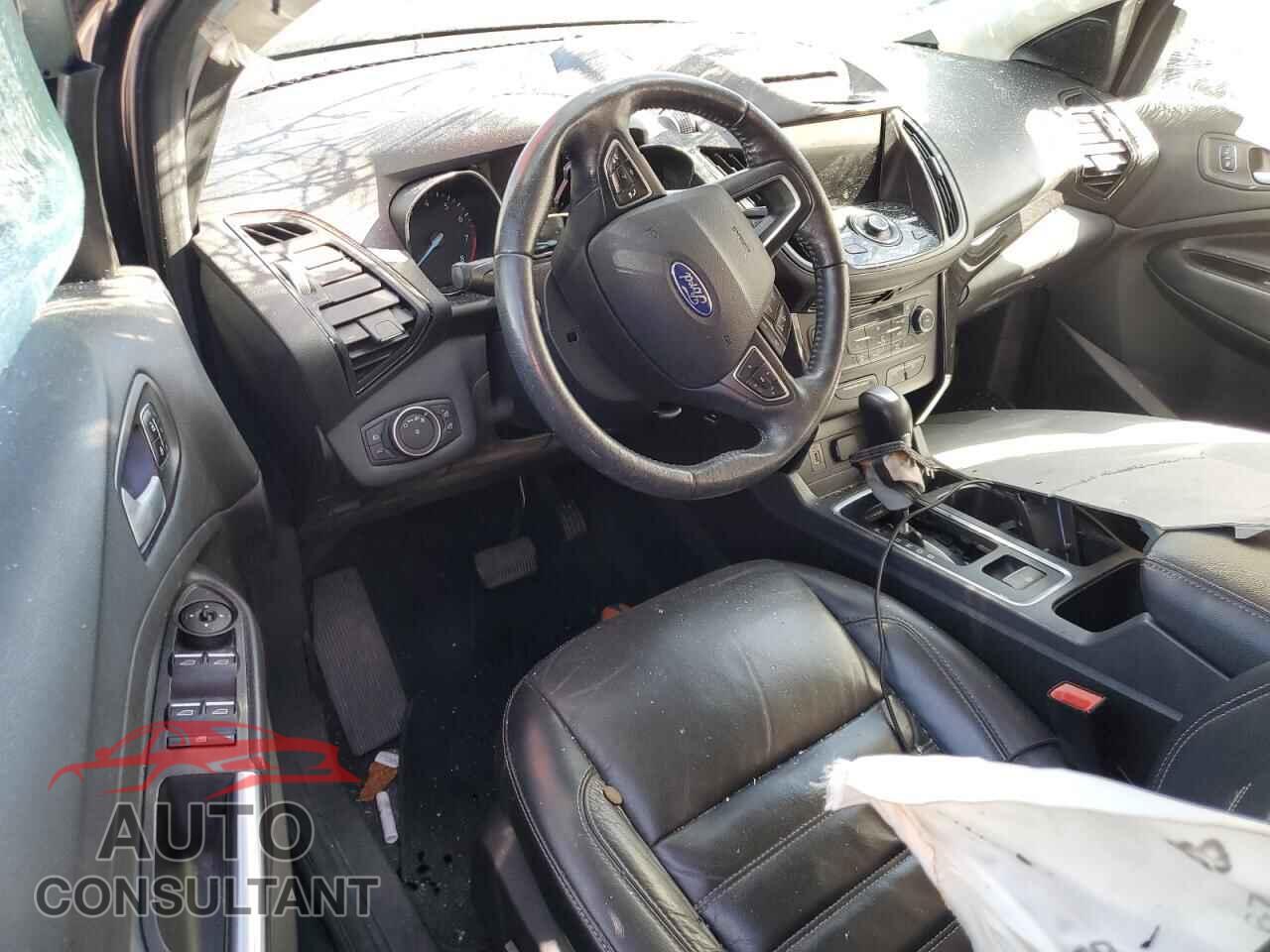 FORD ESCAPE 2017 - 1FMCU0J90HUD96218