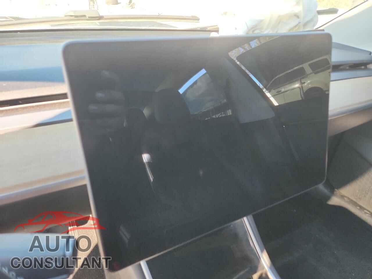 TESLA MODEL 3 2018 - 5YJ3E1EB2JF092214