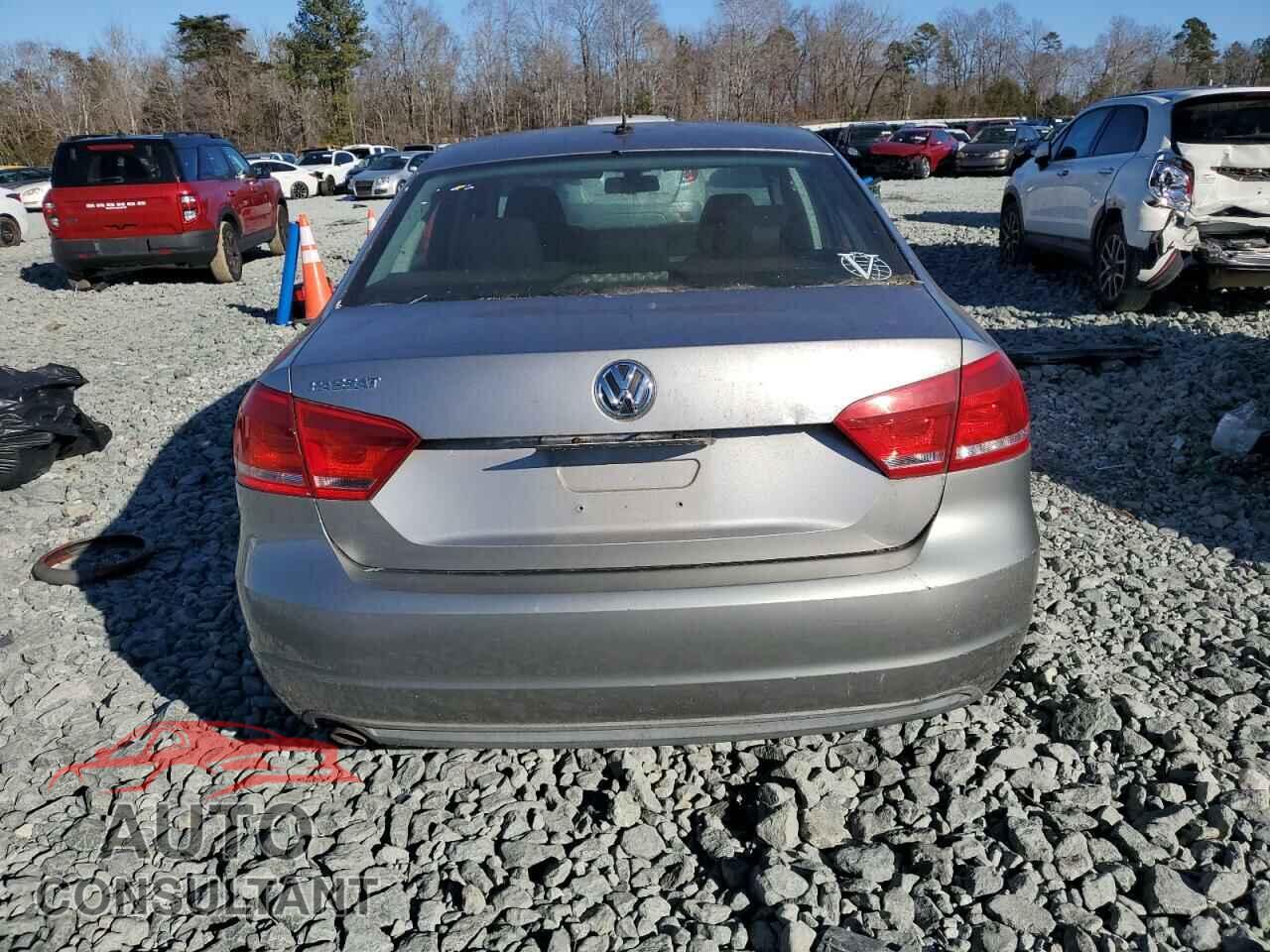 VOLKSWAGEN PASSAT 2013 - 1VWAP7A30DC060010