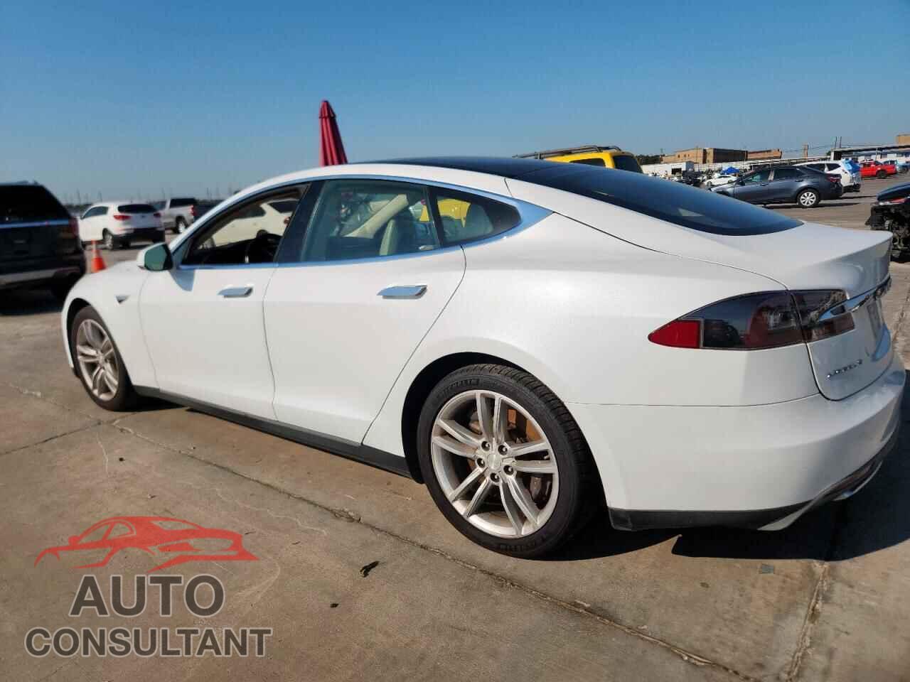 TESLA MODEL S 2013 - 5YJSA1CG8DFP14082