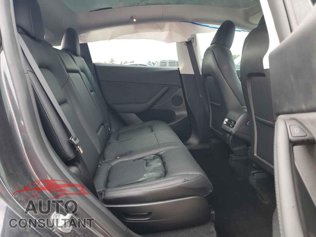 TESLA MODEL Y 2024 - 7SAYGAEE3RF024710