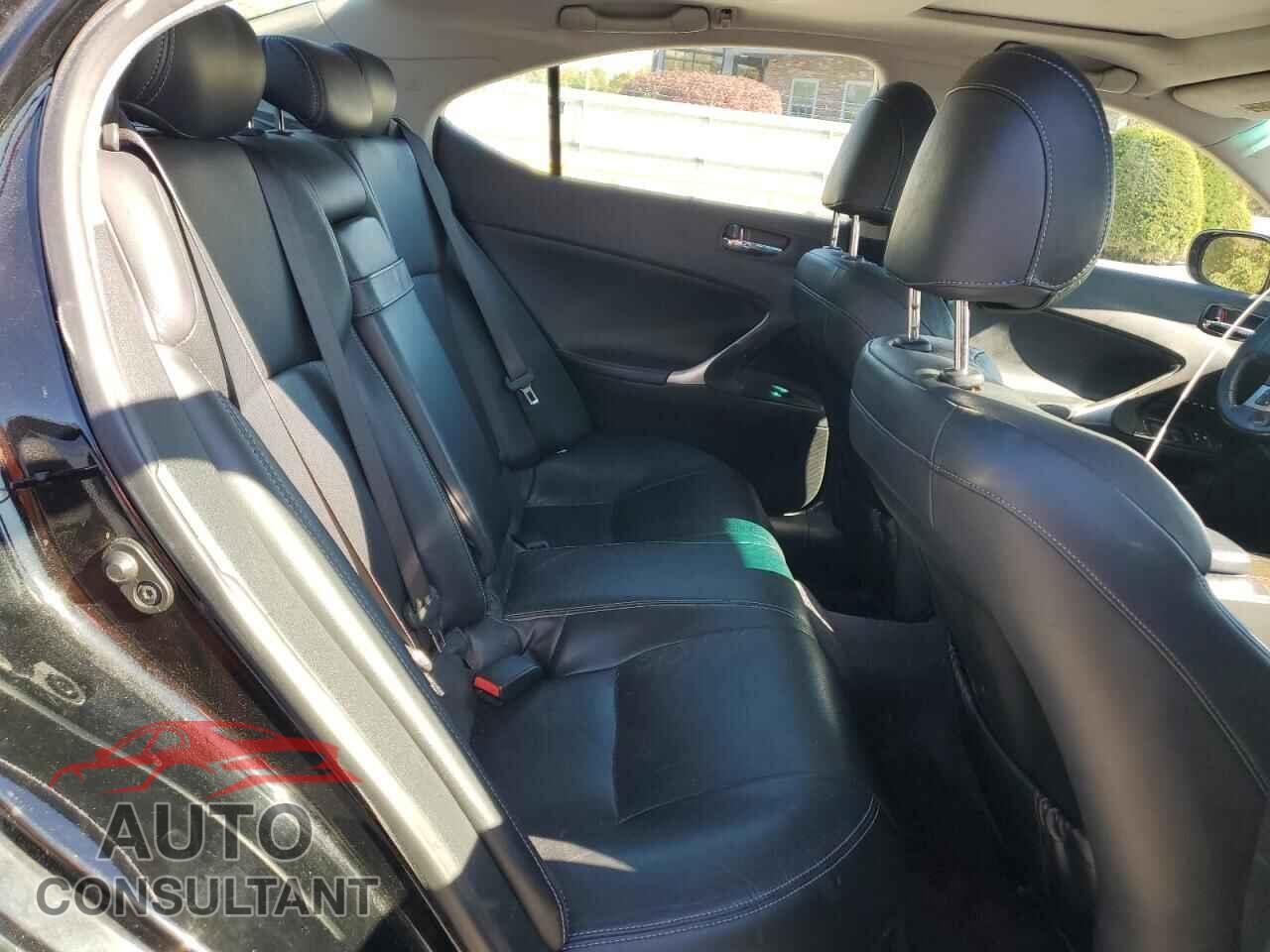 LEXUS IS 2011 - JTHCF5C28B2035137