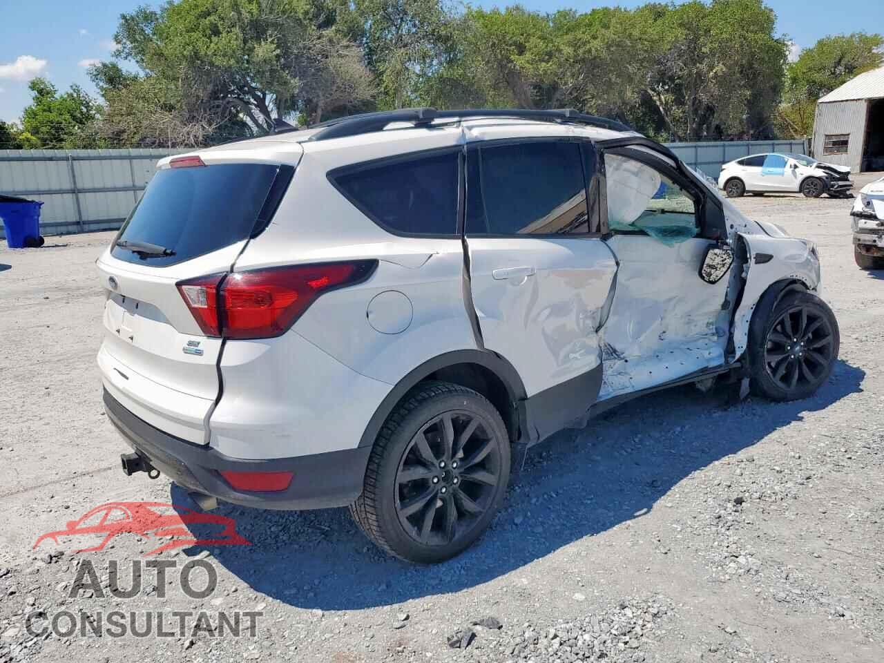 FORD ESCAPE 2019 - 1FMCU9GDXKUC05511
