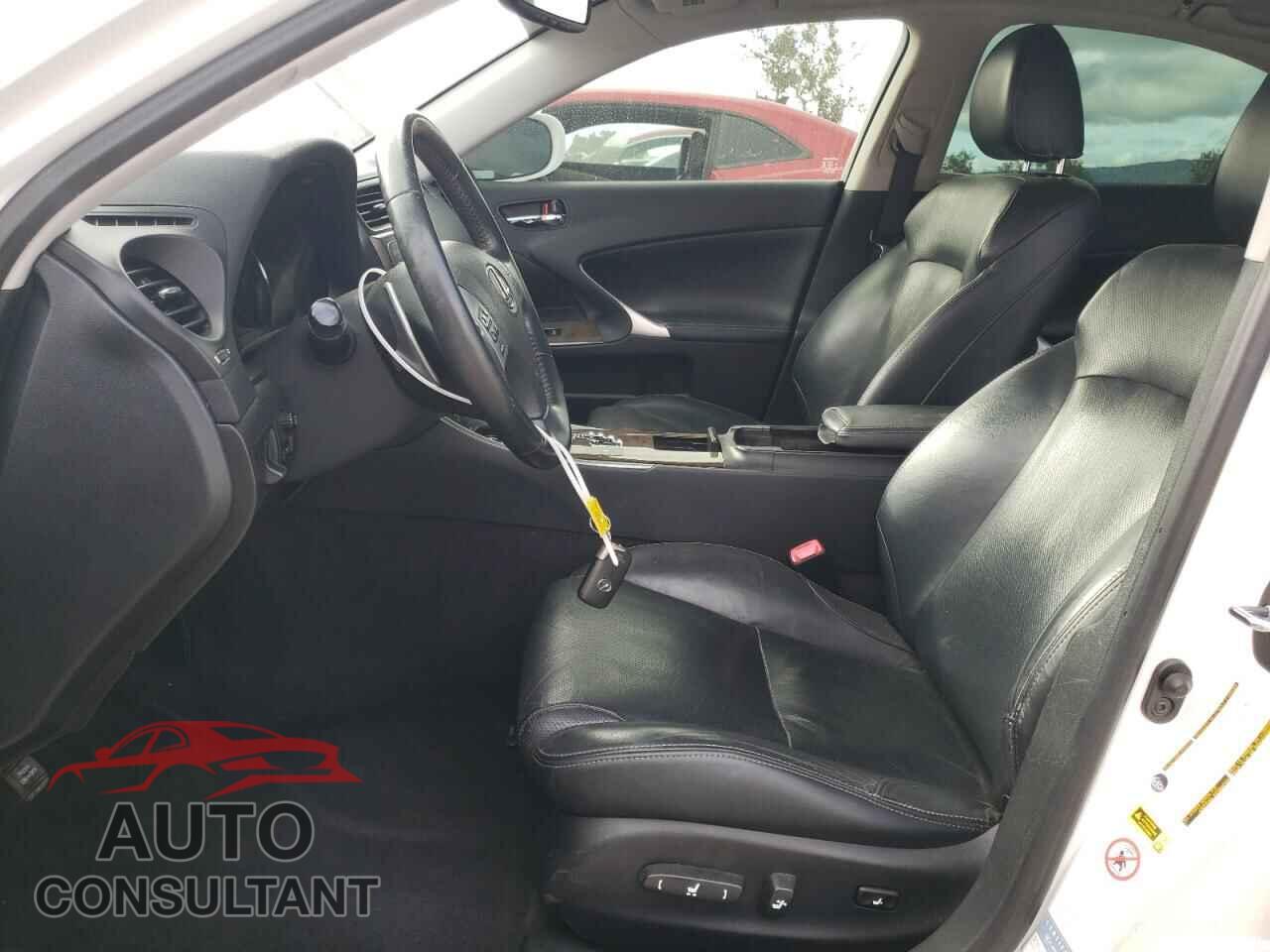 LEXUS IS 2011 - JTHBF5C20B5140412