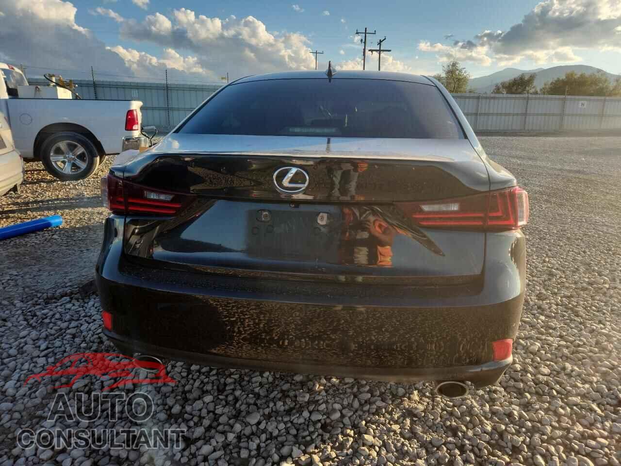 LEXUS IS 2014 - JTHCF1D22E5009143