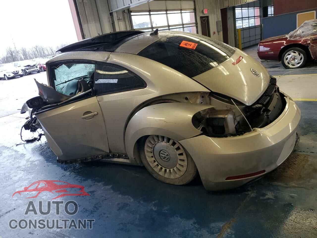 VOLKSWAGEN BEETLE 2013 - 3VWJP7AT6DM677474