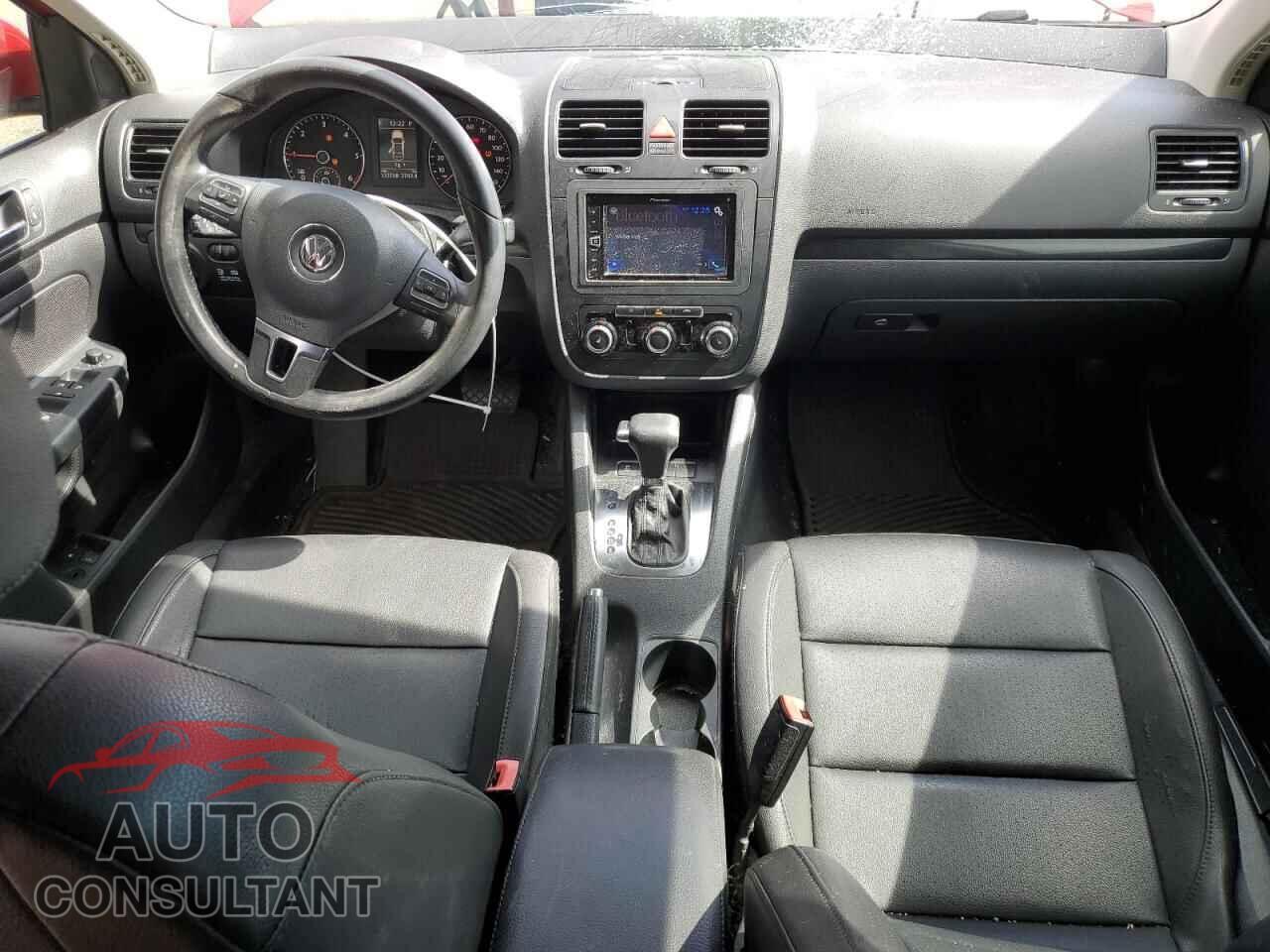 VOLKSWAGEN JETTA 2010 - 3VWAL7AJ3AM168559