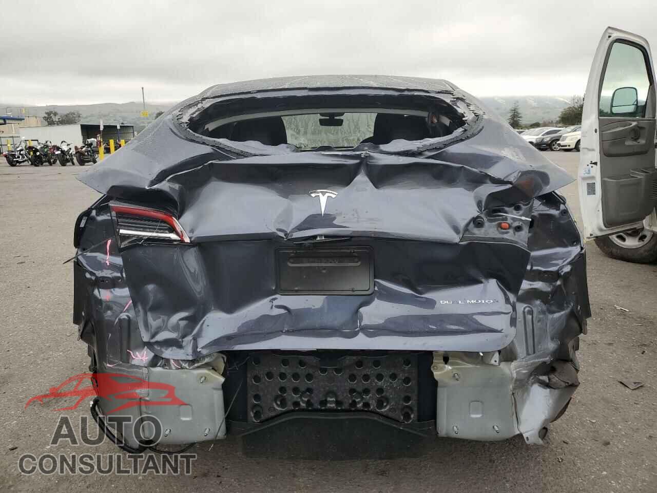 TESLA MODEL Y 2023 - 7SAYGAEEXPF845803