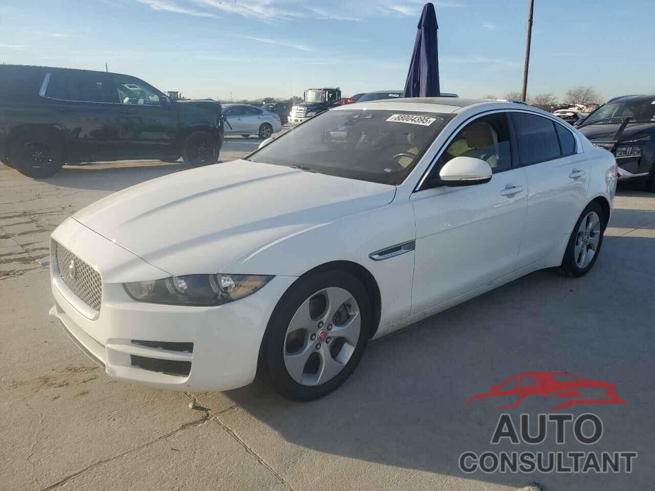 JAGUAR XE 2018 - SAJAR4FX6JCP24055