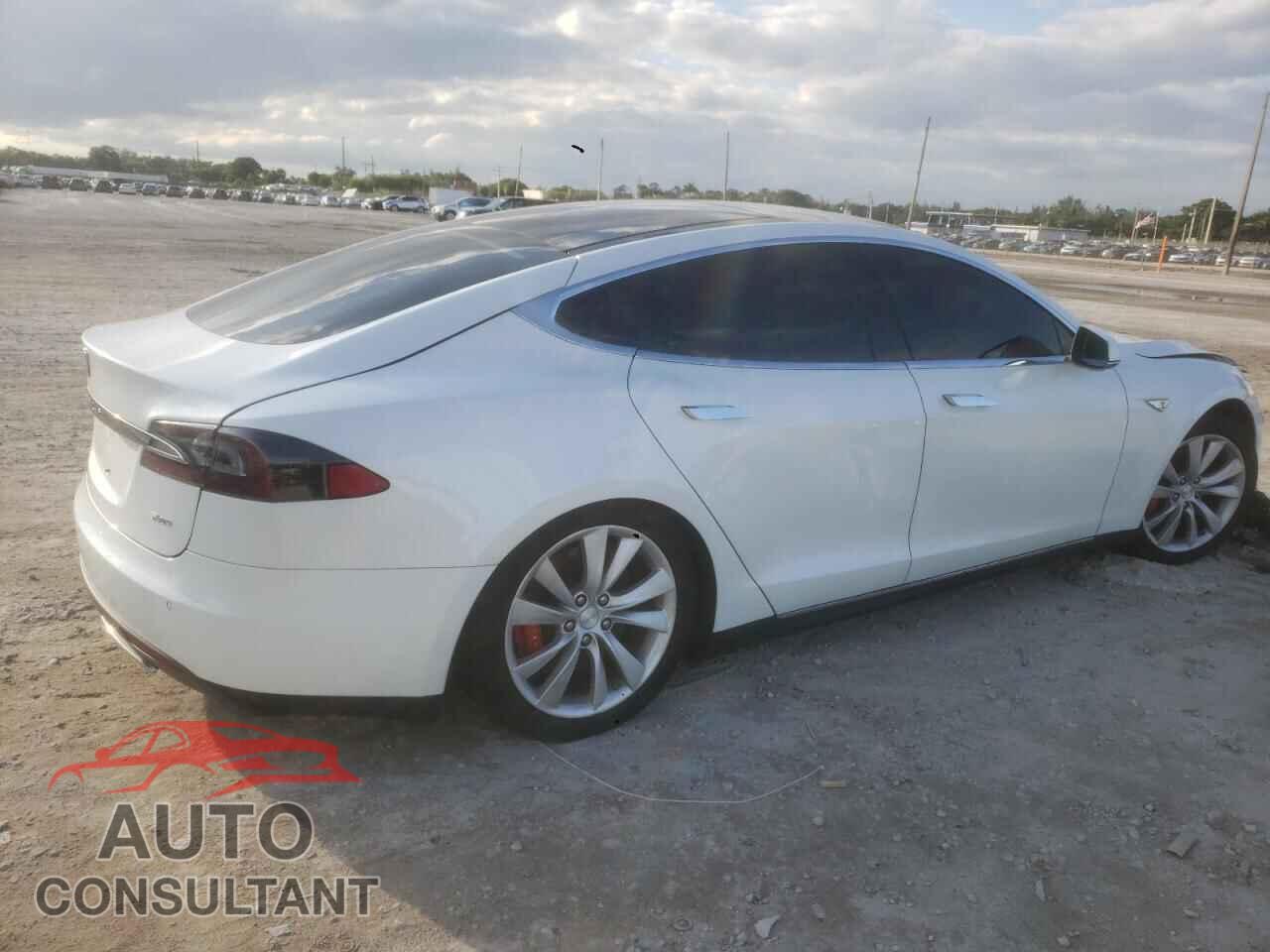 TESLA MODEL S 2013 - 5YJSA1DP6DFP20512