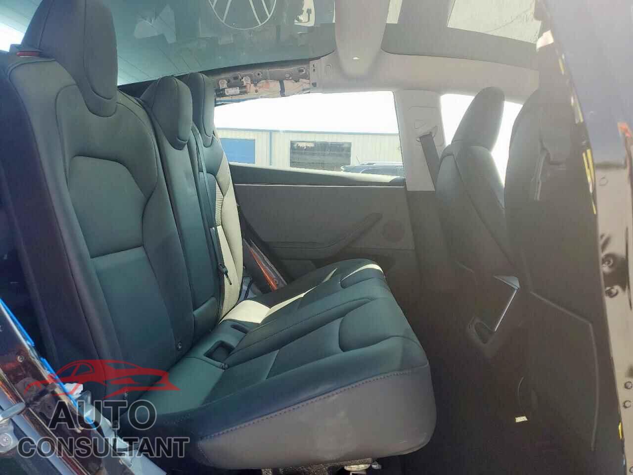 TESLA MODEL 3 2025 - 5YJ3E1EA4SF031276