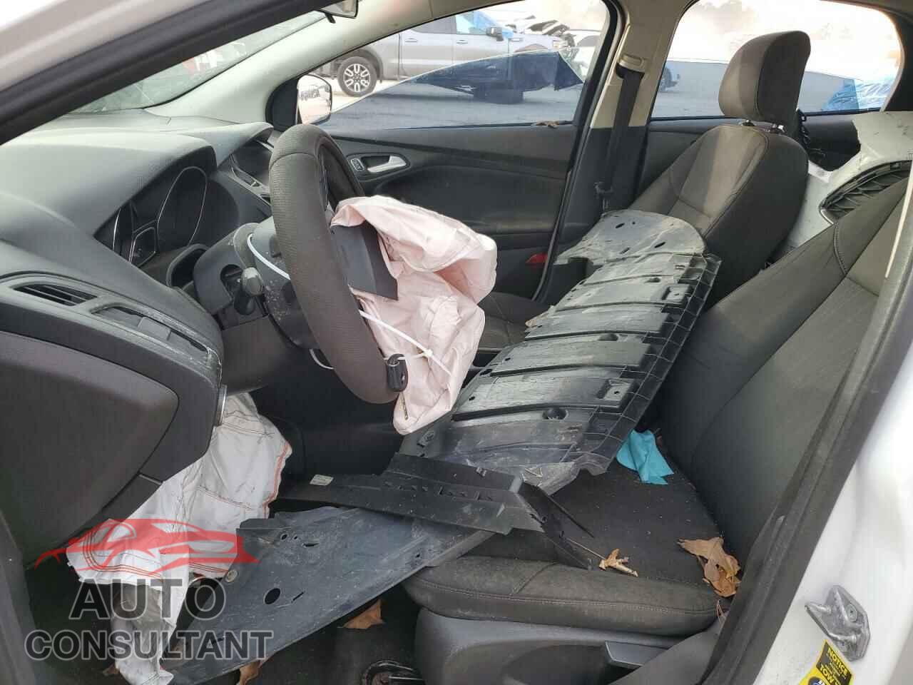 FORD FOCUS 2015 - 1FADP3F25FL301853