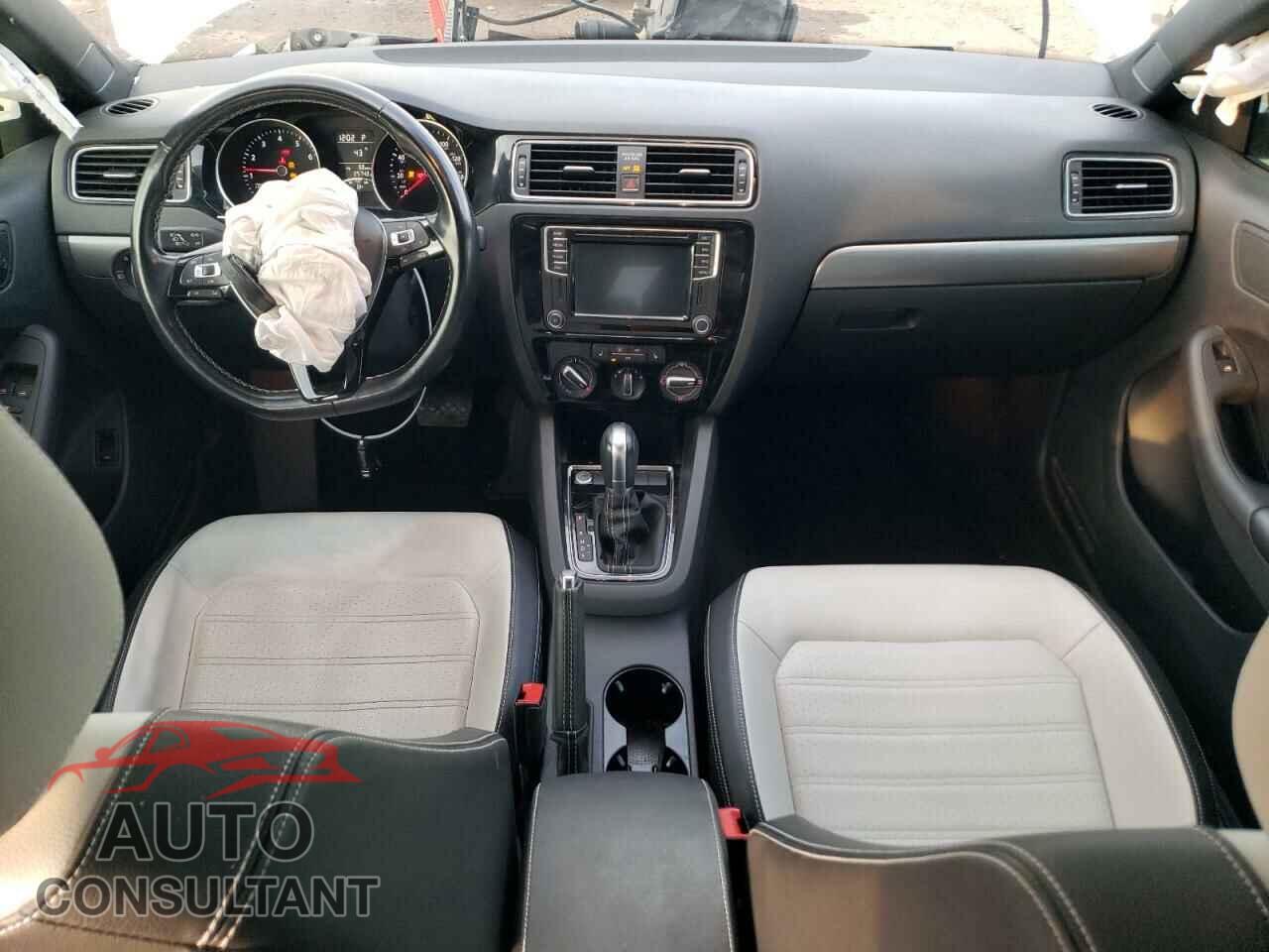 VOLKSWAGEN JETTA 2017 - 3VWD17AJ2HM399580