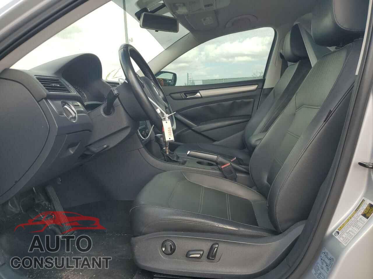 VOLKSWAGEN PASSAT 2014 - 1VWAP7A34EC008316