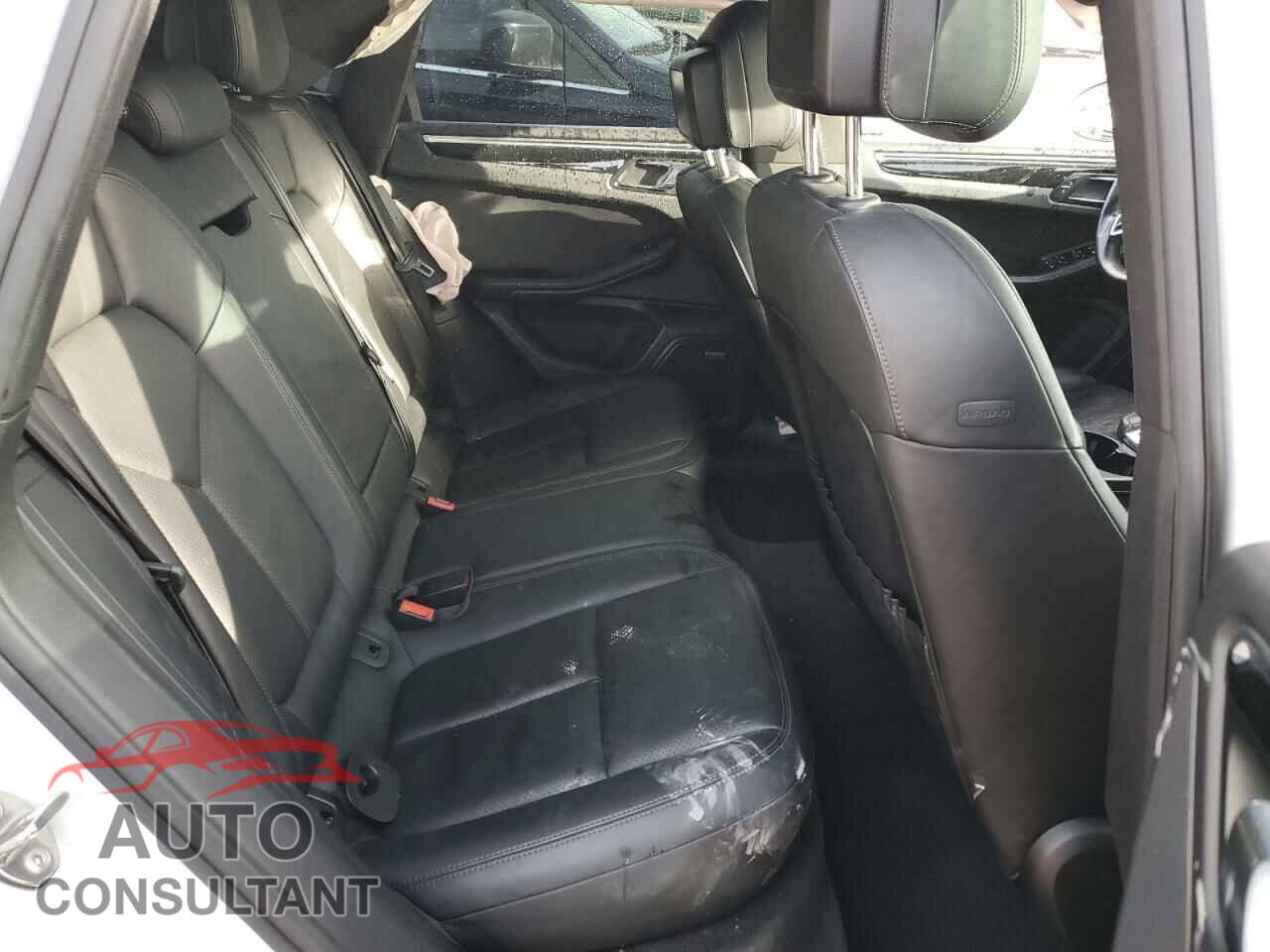 PORSCHE MACAN 2017 - WP1AA2A52HLB00049