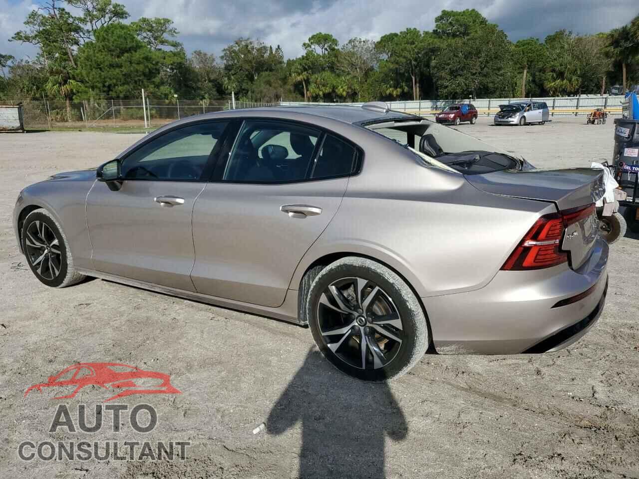 VOLVO S60 CORE 2023 - 7JRL12TK2PG239426