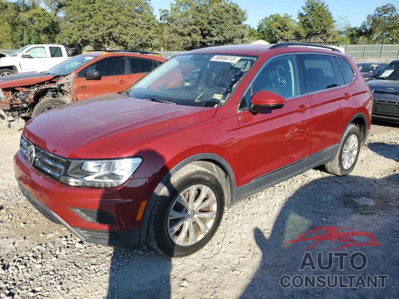VOLKSWAGEN TIGUAN 2018 - 3VV3B7AX8JM124125