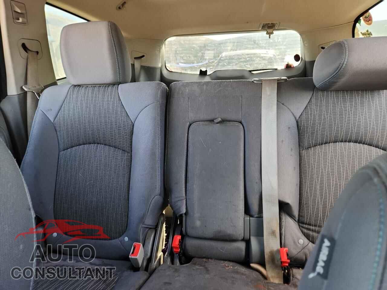 CHEVROLET TRAVERSE 2015 - 1GNKRFKD9FJ227019