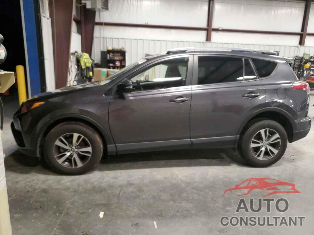 TOYOTA RAV4 2017 - JTMRFREV9HJ115703