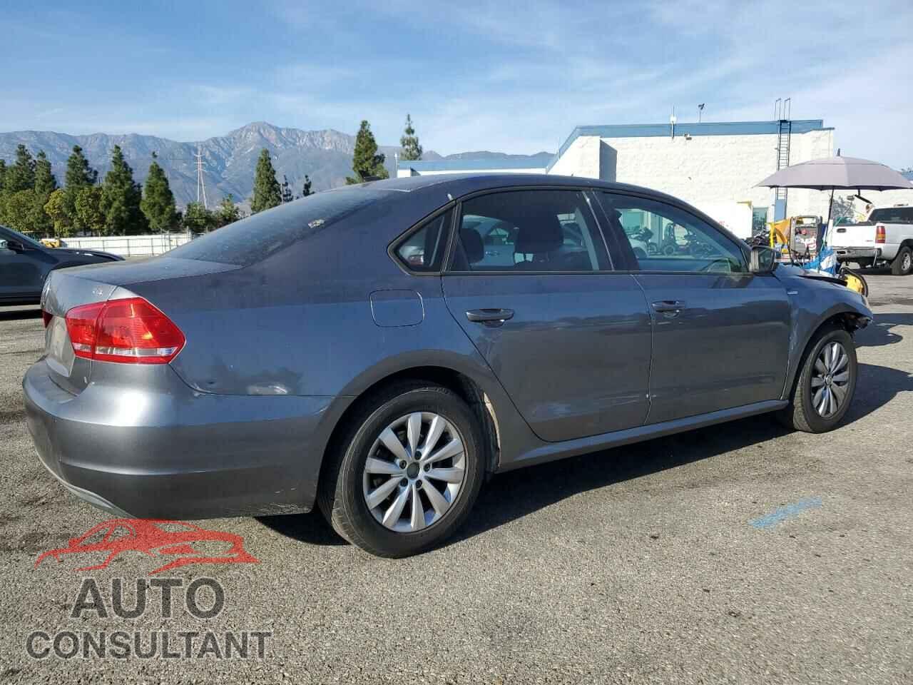 VOLKSWAGEN PASSAT 2015 - 1VWAT7A33FC061330