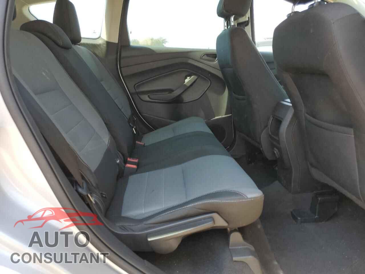 FORD ESCAPE 2017 - 1FMCU0F76HUC31586