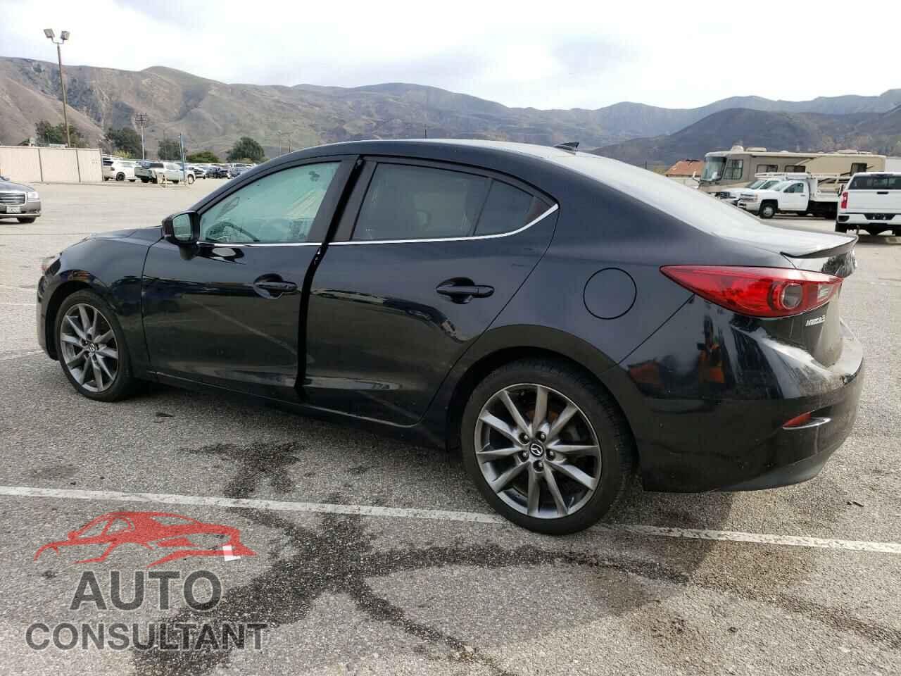 MAZDA 3 2018 - 3MZBN1V38JM229363