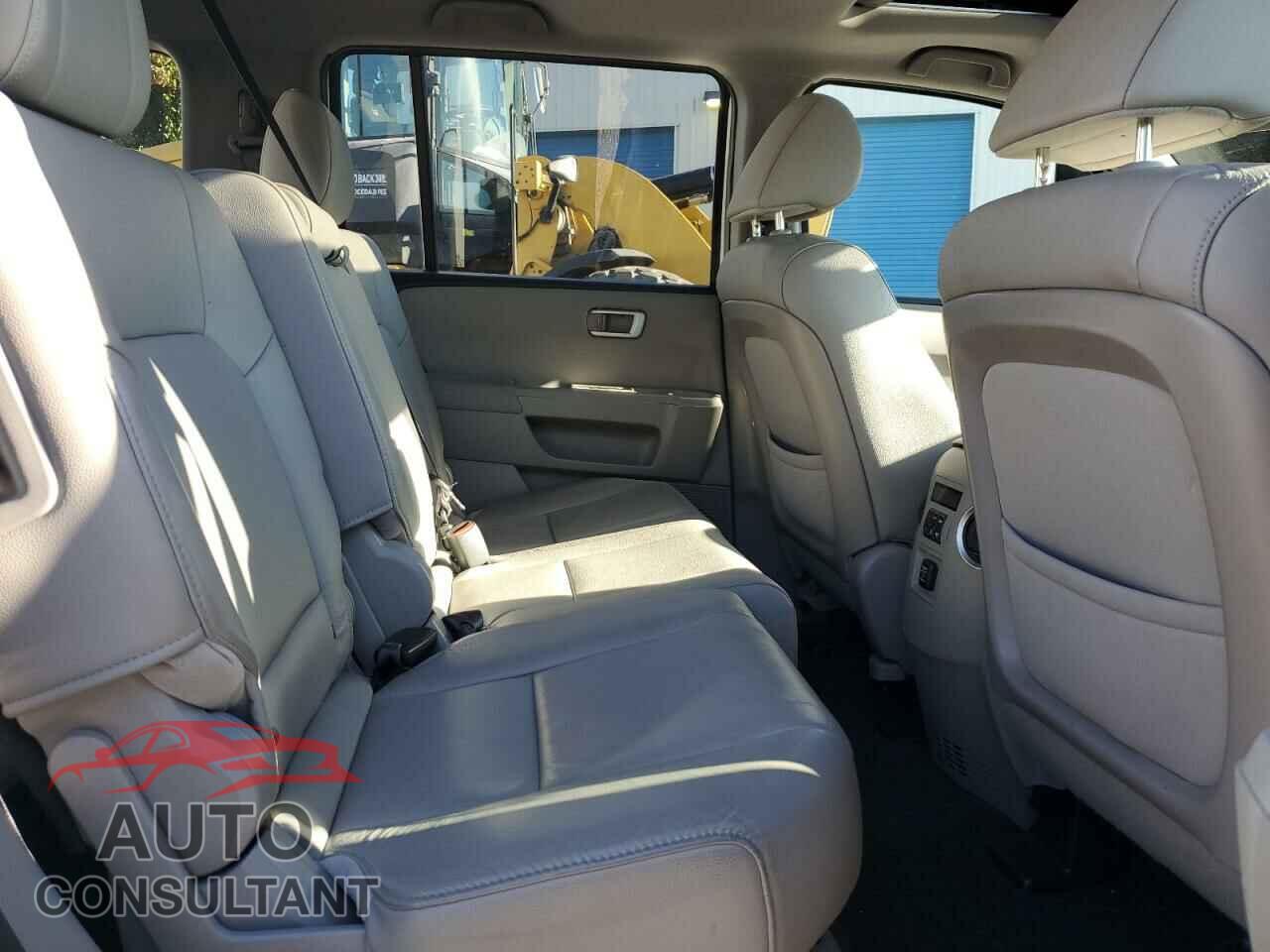 HONDA PILOT 2015 - 5FNYF4H73FB071908