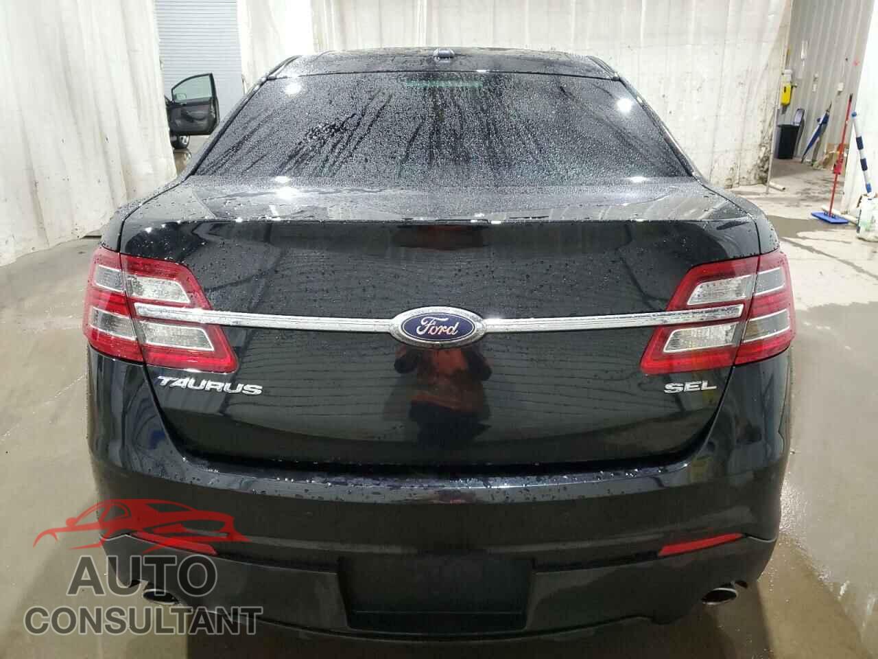 FORD TAURUS 2017 - 1FAHP2E83HG128511