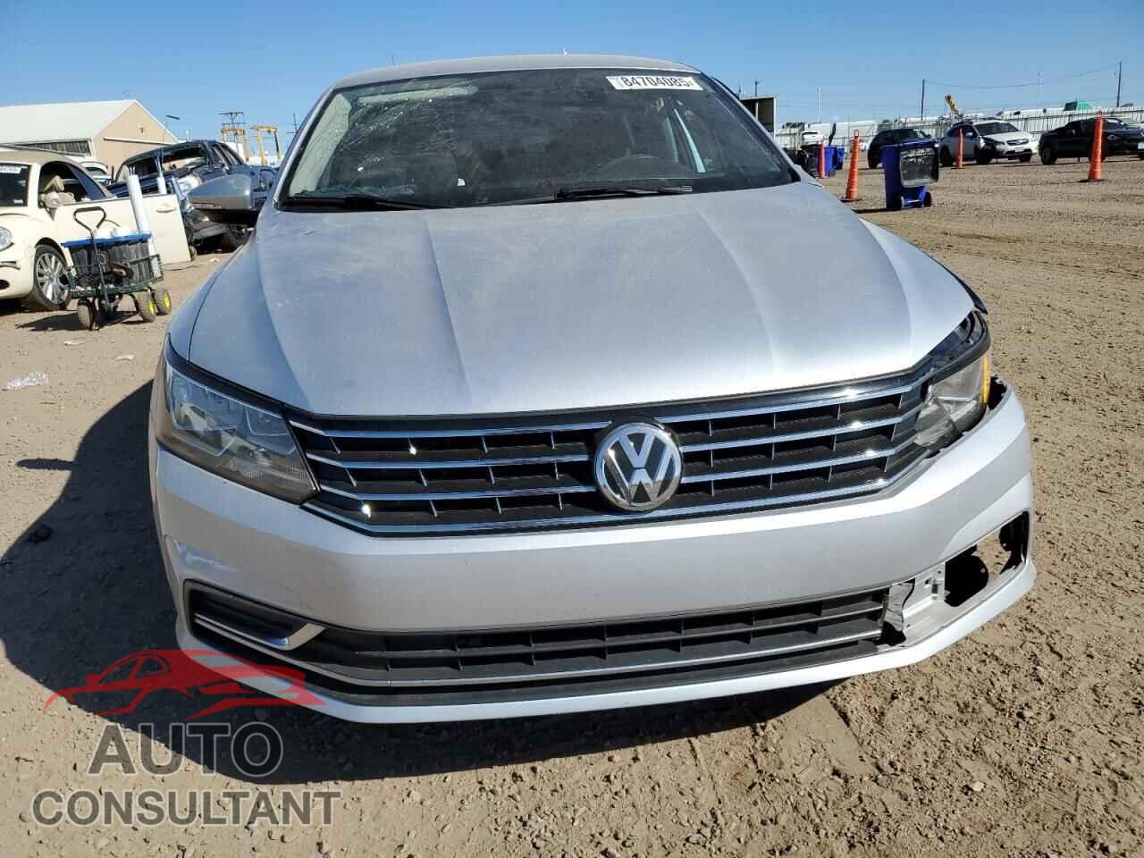 VOLKSWAGEN PASSAT 2017 - 1VWAT7A31HC085449