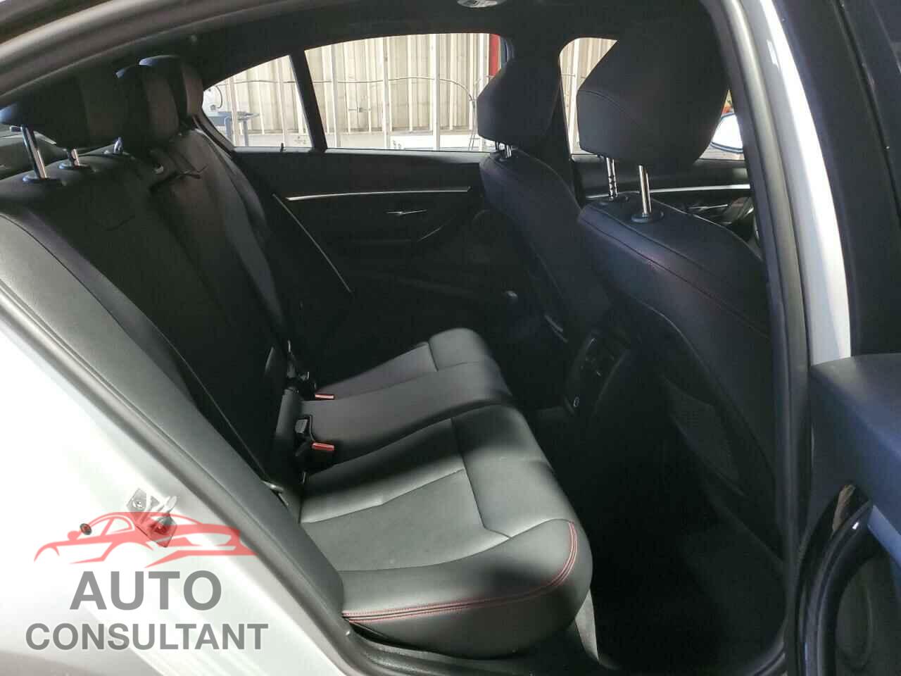 BMW 3 SERIES 2016 - WBA8E3G52GNU03768