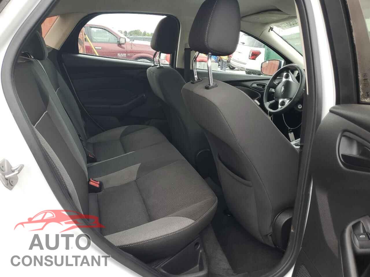 FORD FOCUS 2012 - 1FAHP3F28CL217460
