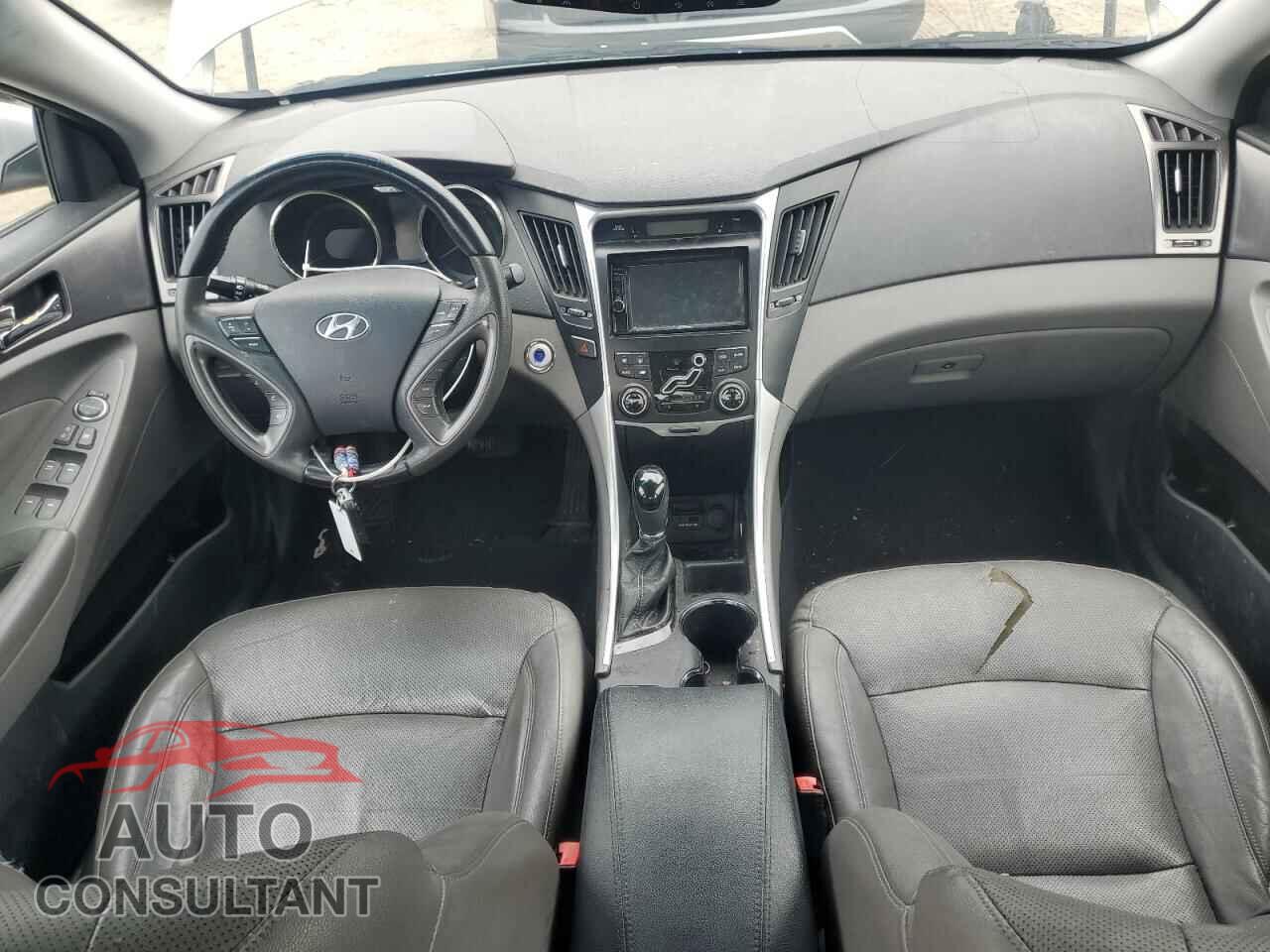 HYUNDAI SONATA 2012 - KMHEC4A43CA026592