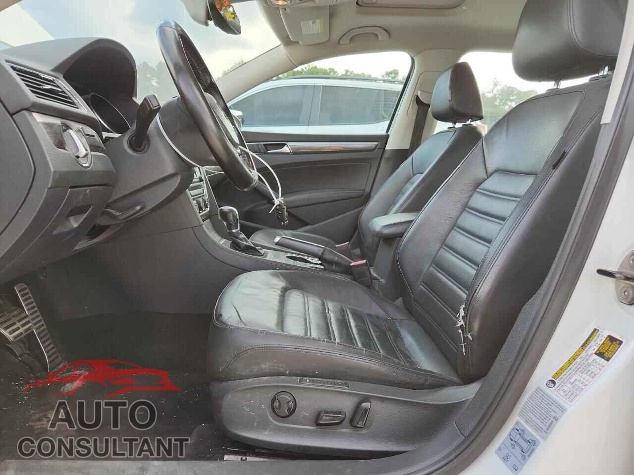 VOLKSWAGEN PASSAT 2017 - 1VWCT7A30HC032203