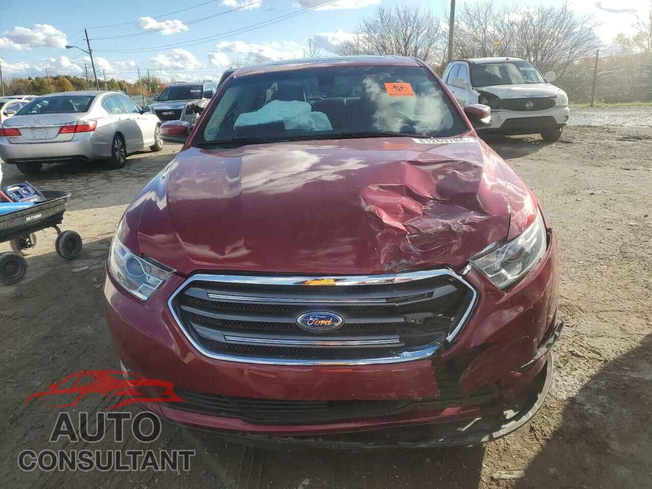 FORD TAURUS 2018 - 1FAHP2E87JG105433