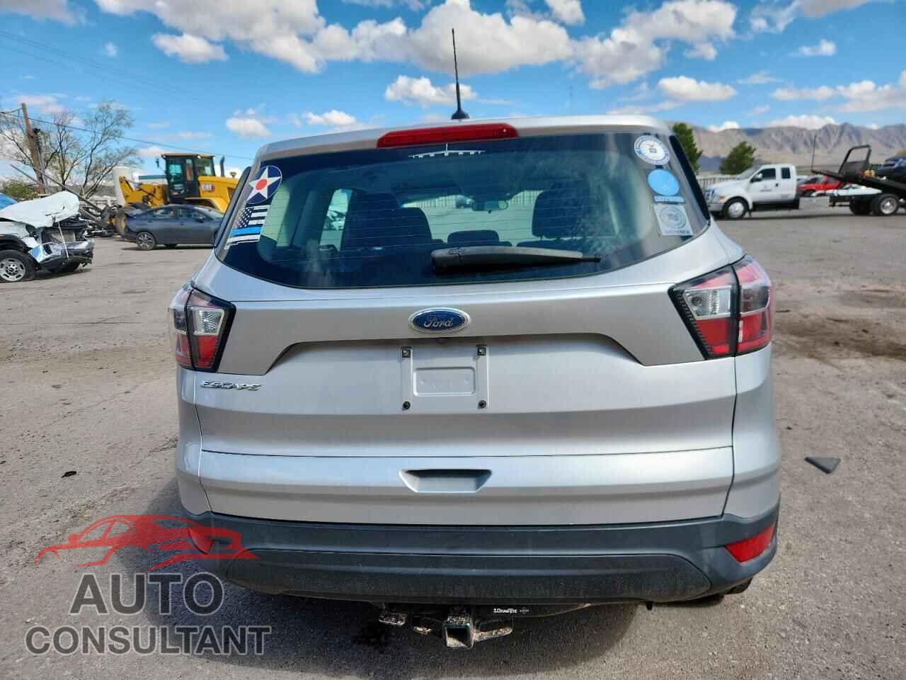 FORD ESCAPE 2017 - 1FMCU0F74HUC38360
