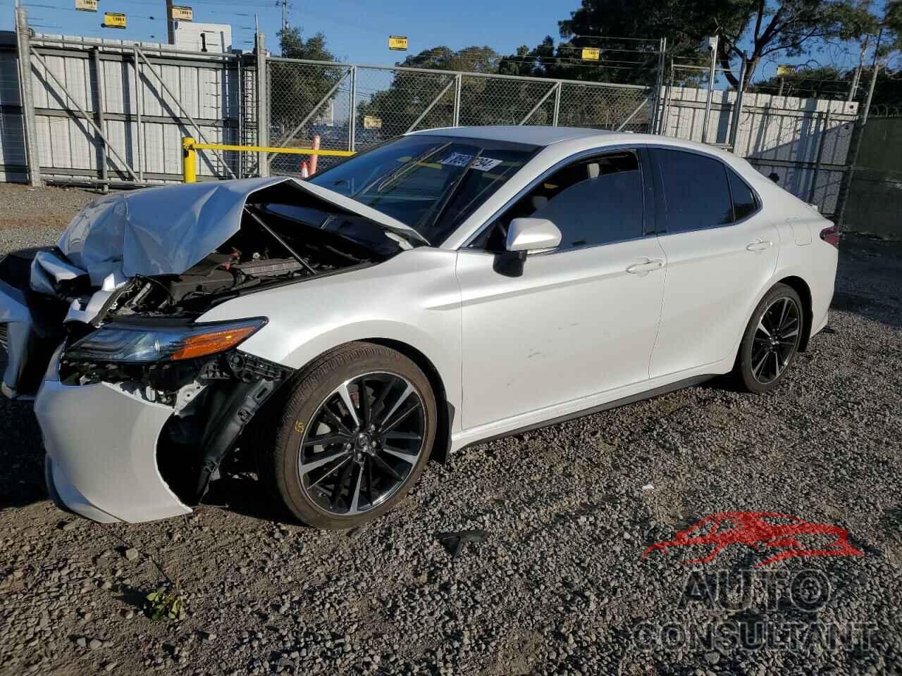 TOYOTA CAMRY 2018 - 4T1B61HK4JU098510