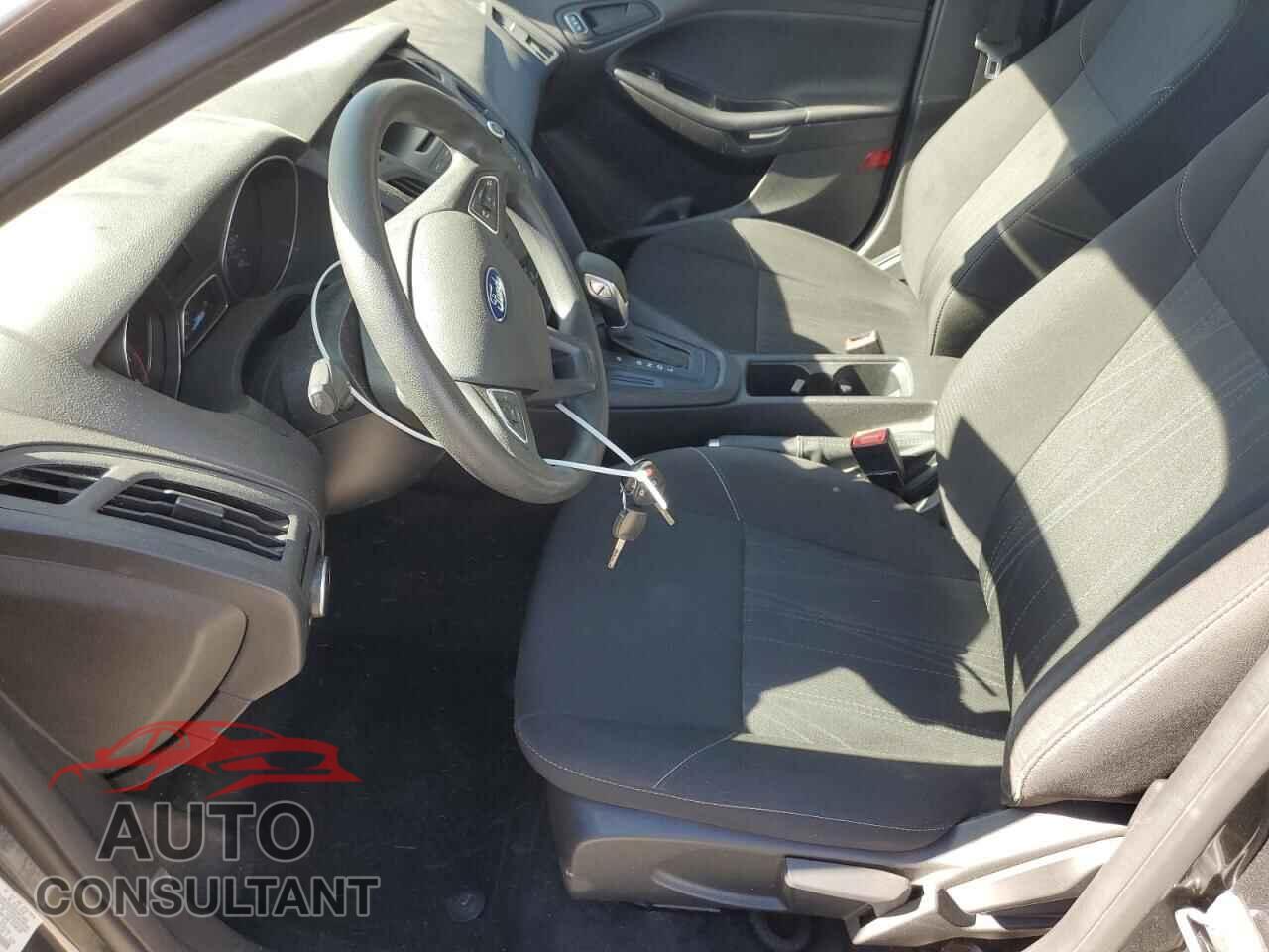 FORD FOCUS 2017 - 1FADP3E27HL218624