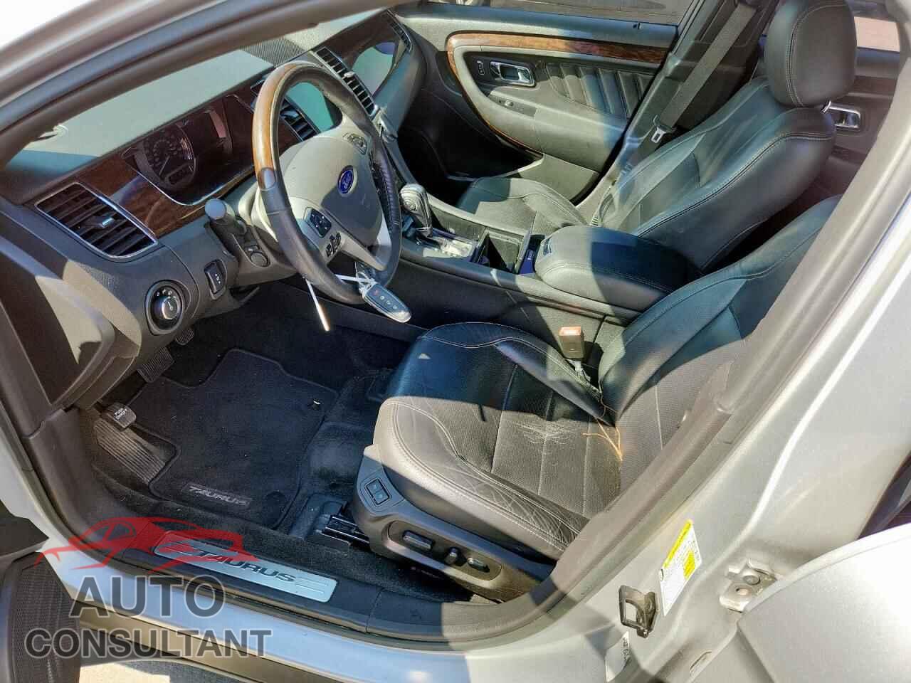 FORD TAURUS 2017 - 1FAHP2F84HG113112