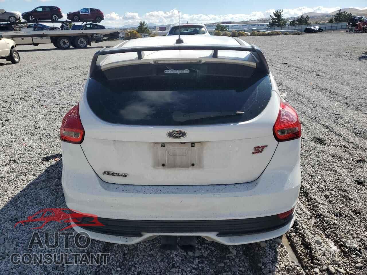 FORD FOCUS 2017 - 1FADP3L92HL329131