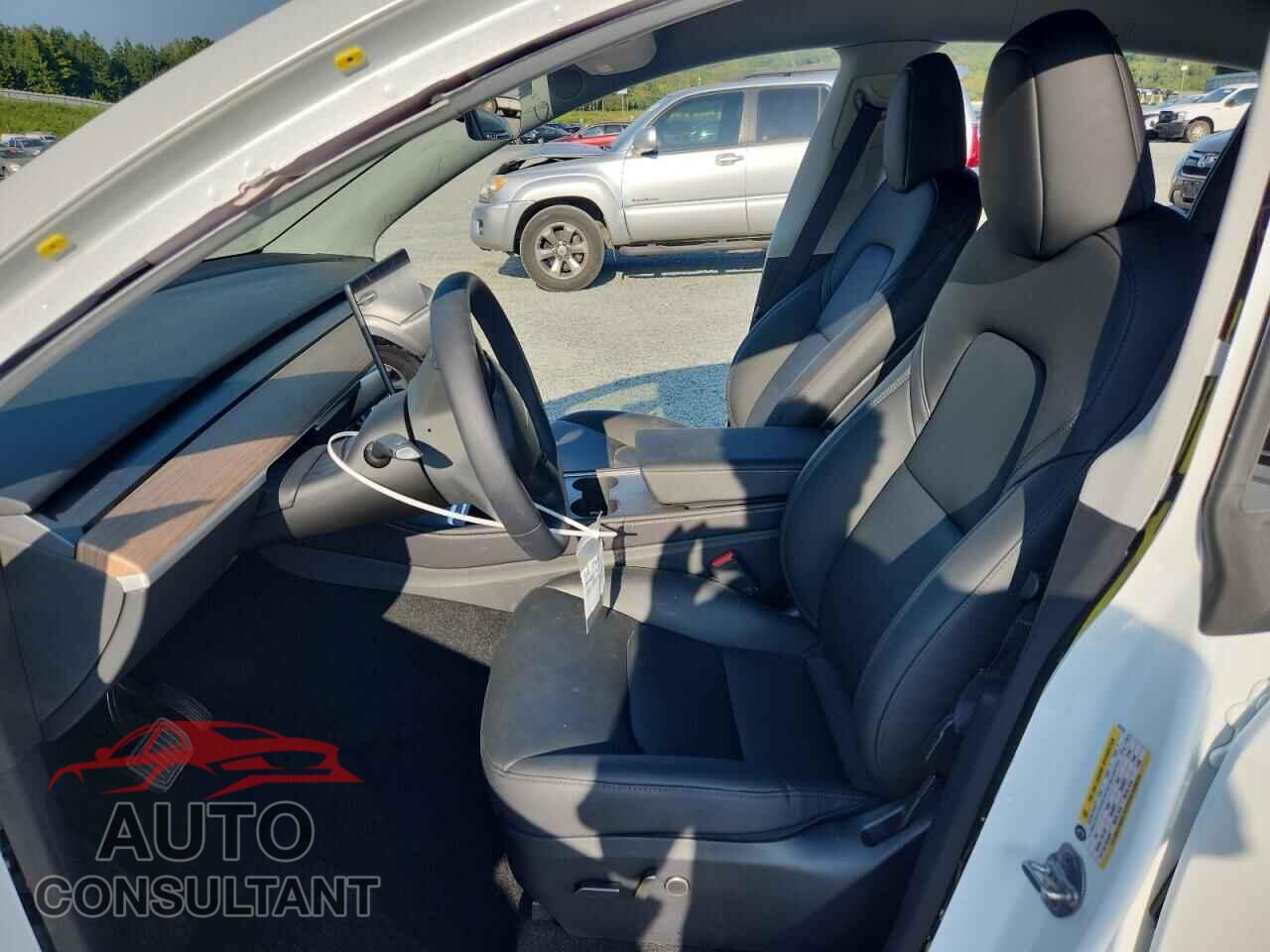 TESLA MODEL Y 2025 - 7SAYGDED4SA352889