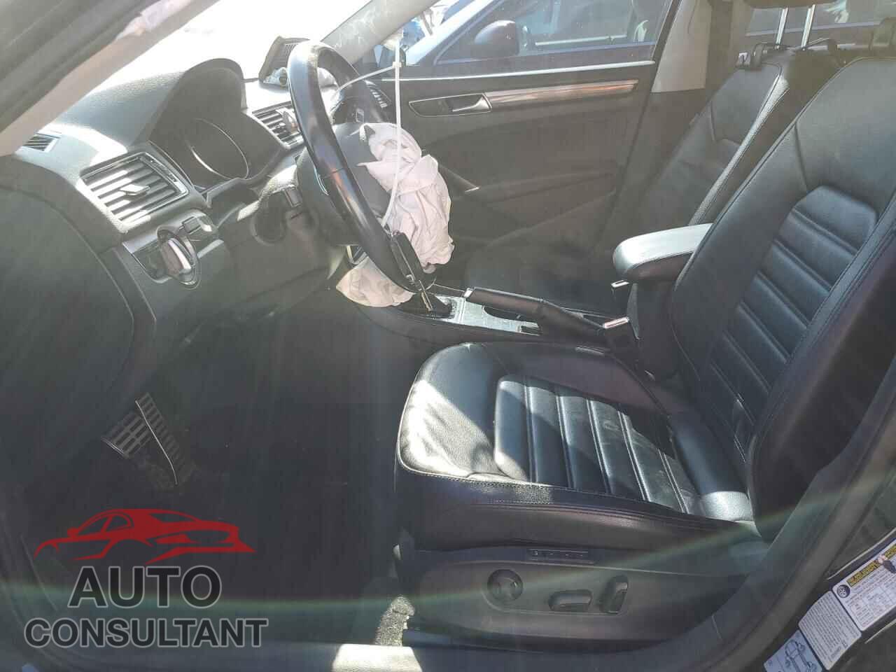 VOLKSWAGEN PASSAT 2017 - 1VWCT7A32HC057376