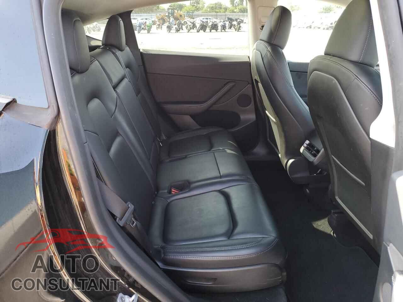 TESLA MODEL Y 2024 - 7SAYGAEE2RF124457