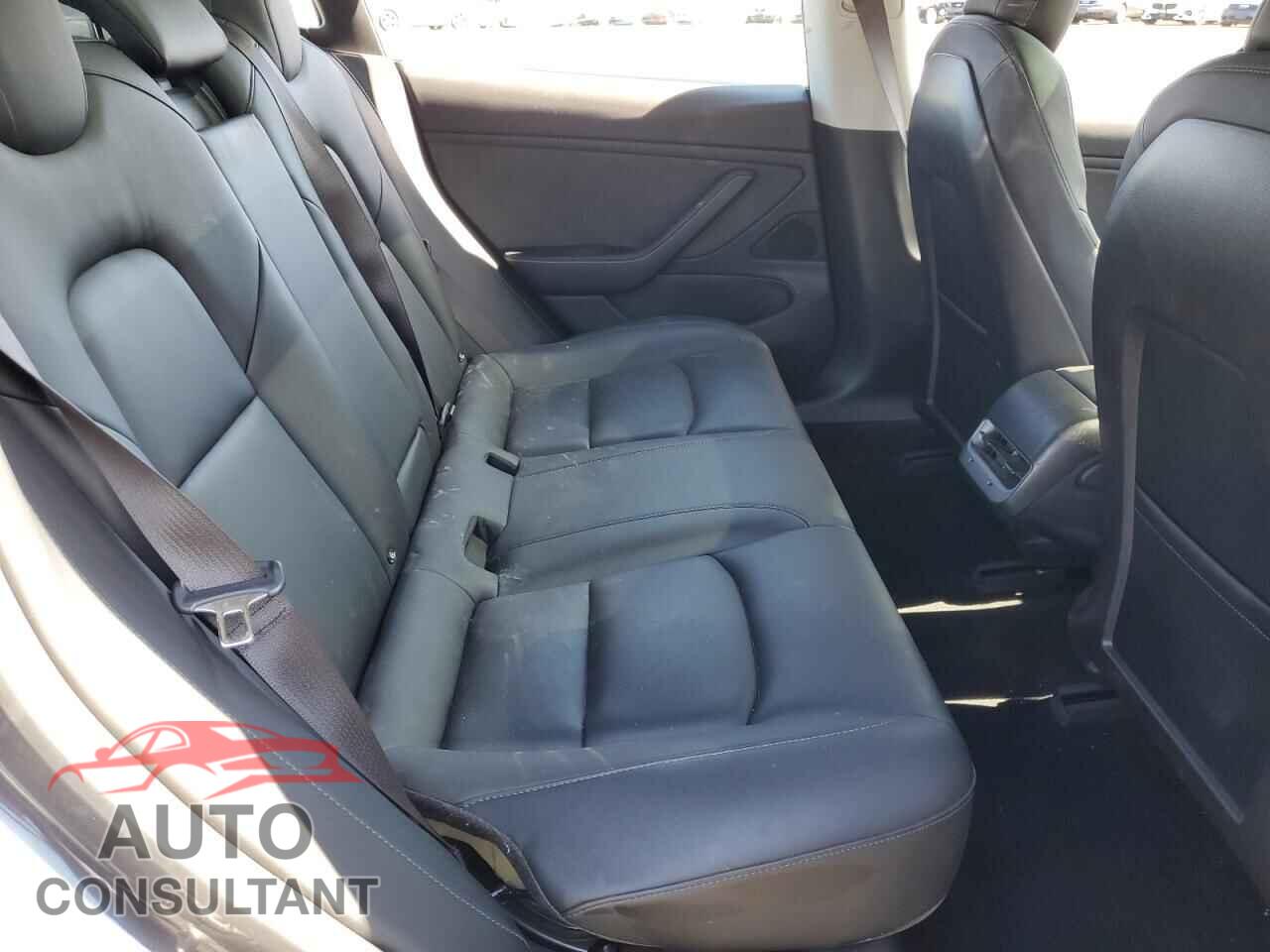 TESLA MODEL 3 2018 - 5YJ3E1EA5JF049865