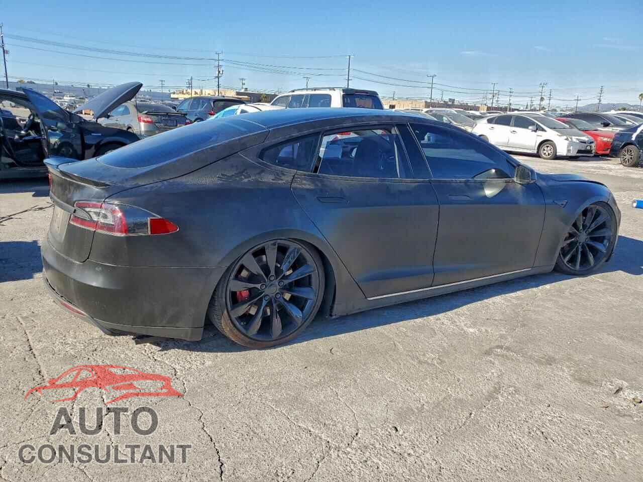 TESLA MODEL S 2015 - 5YJSA1E16FF120263