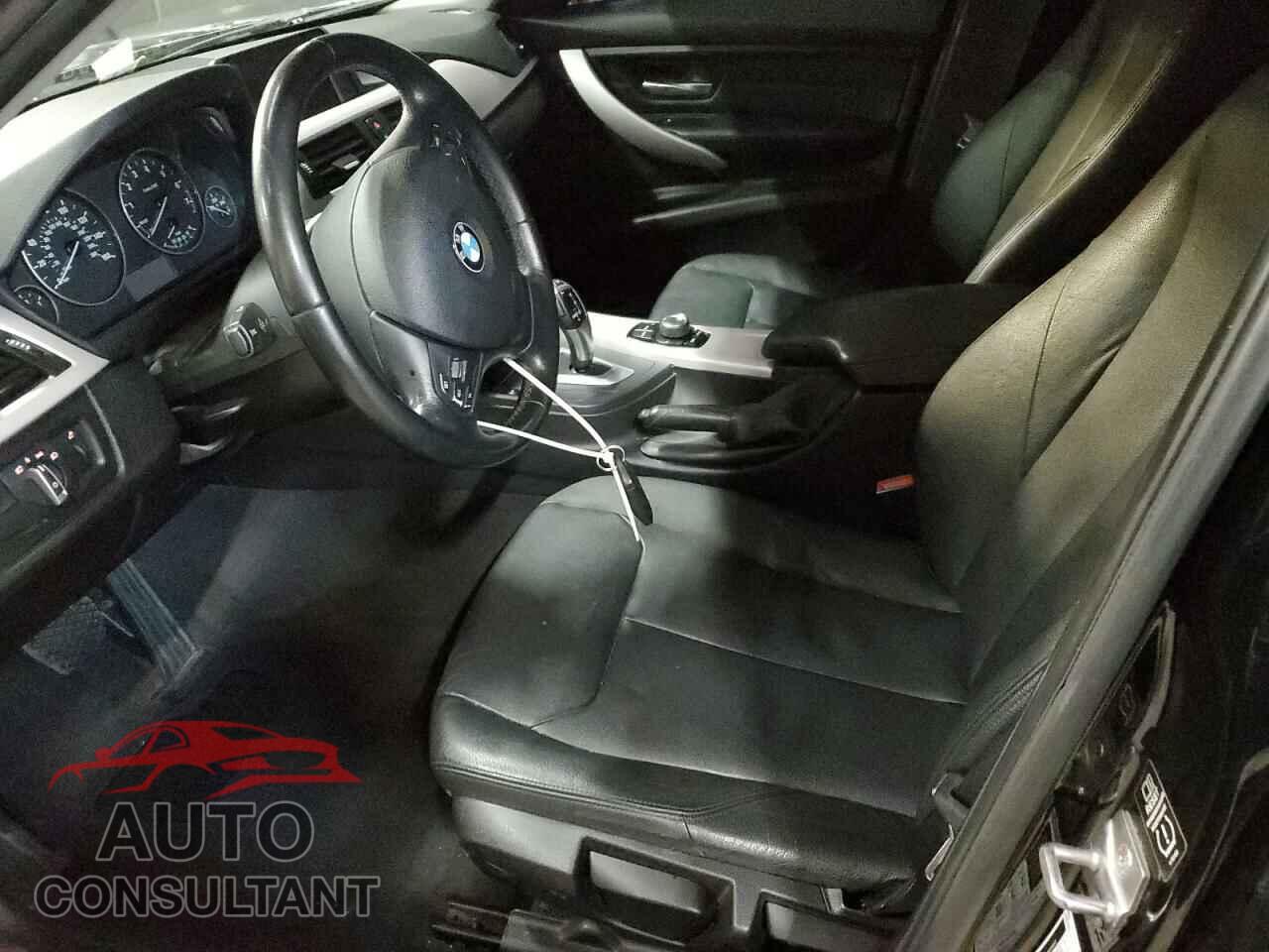 BMW 3 SERIES 2013 - WBA3C3C55DF980452