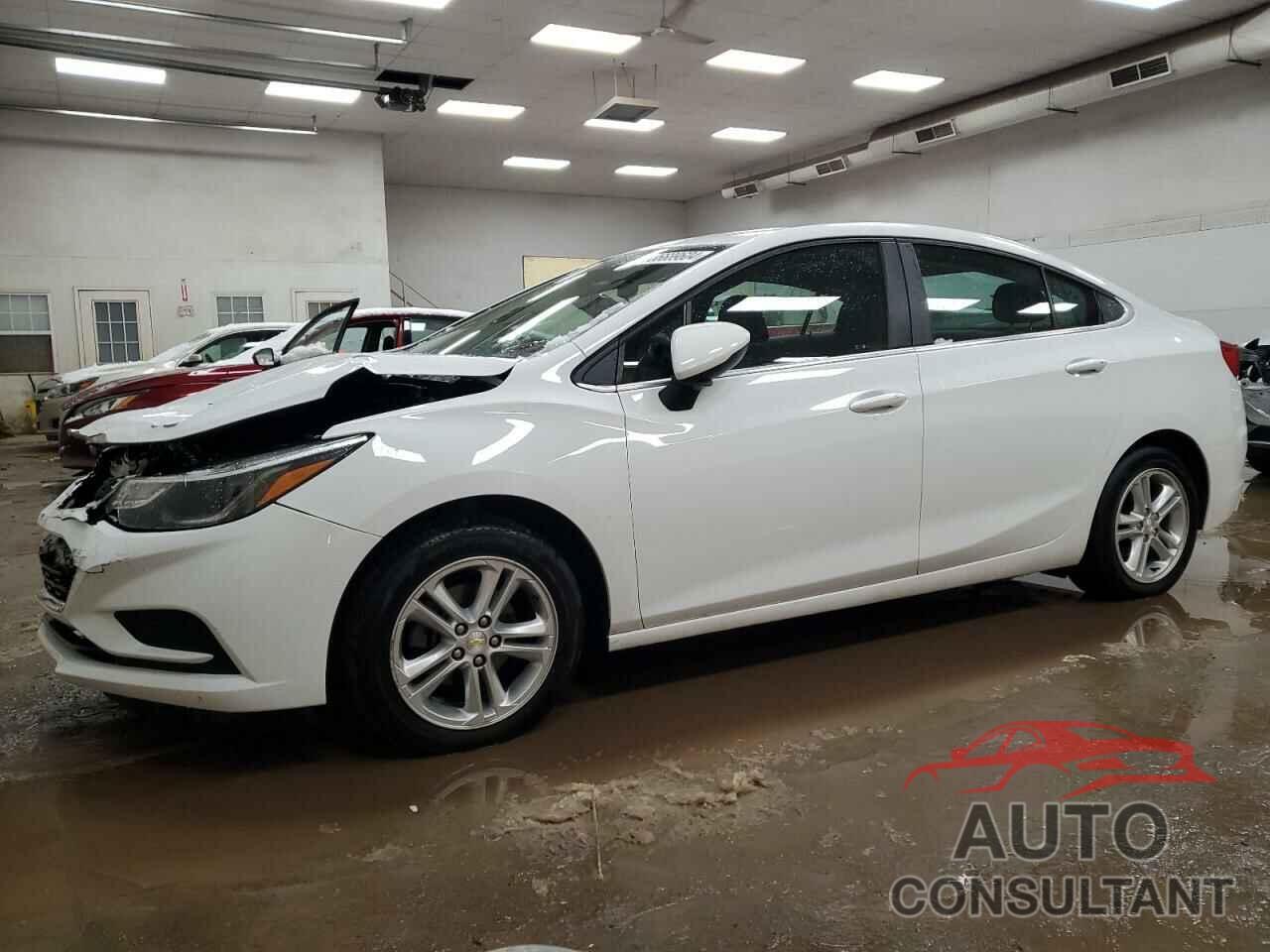 CHEVROLET CRUZE 2018 - 1G1BE5SM2J7193566